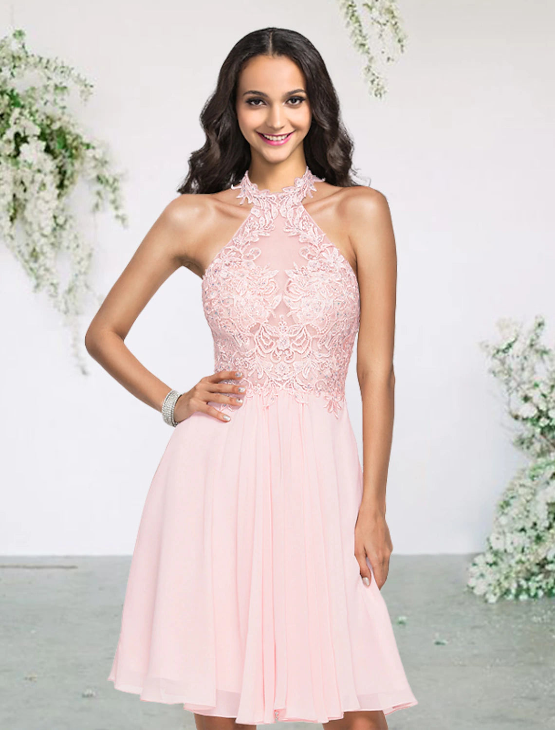 Abito da damigella d'onore a trapezio, senza maniche, corto/mini, sexy, in chiffon/pizzo con pieghe/applicazioni